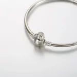 Bransoletka Pandora Moments Disney Stitch z zapięciem na zatrzaski - 591683C01