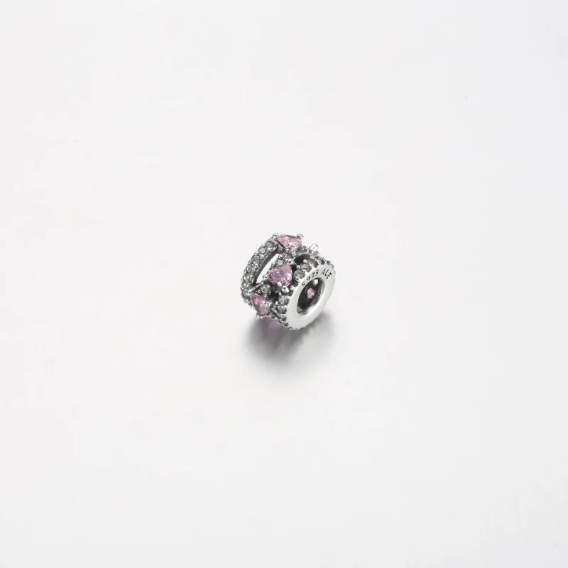 (zdjęcie do) Błyszcząca zawieszka Pandora z potrójnymi sercami Halo - 791161C01 - Wyświetl 2