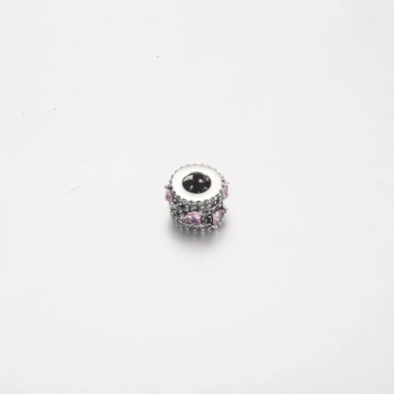 (zdjęcie do) Błyszcząca zawieszka Pandora z potrójnymi sercami Halo - 791161C01 - Wyświetl 4