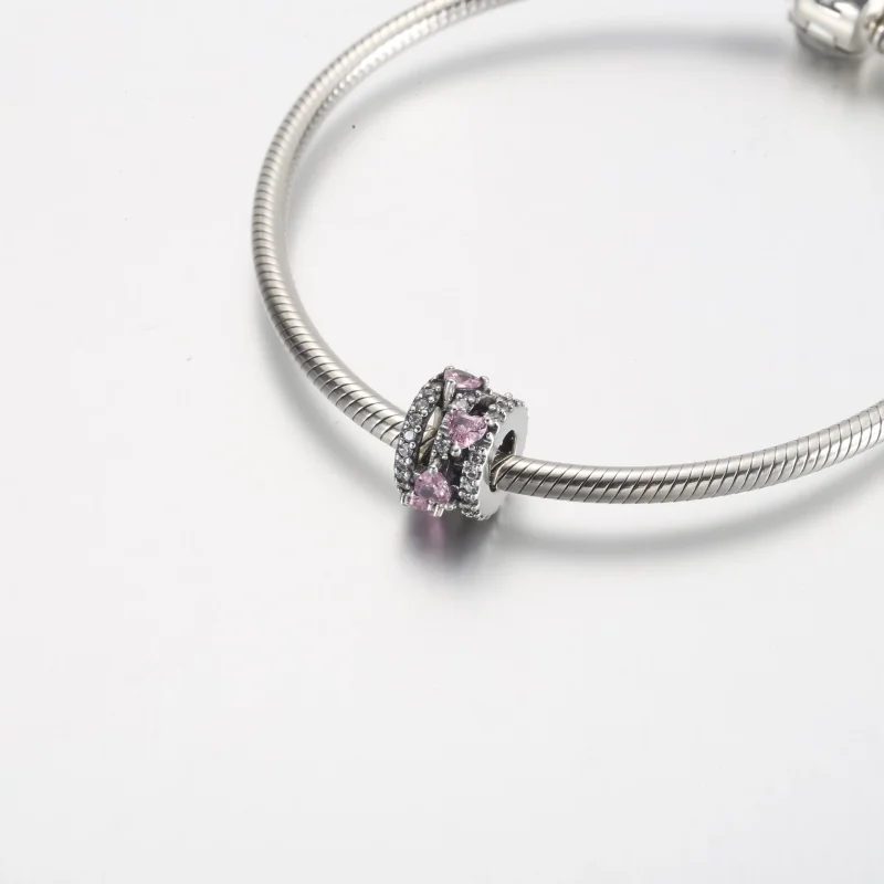 (zdjęcie do) Błyszcząca zawieszka Pandora z potrójnymi sercami Halo - 791161C01 - Wyświetl 5