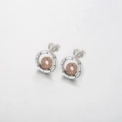 Dwukolorowe kolczyki wkrętki z logo Pandora Signature - 282314C01