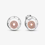 Dwukolorowe kolczyki wkrętki z logo Pandora Signature - 282314C01