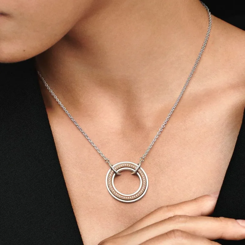 (zdjęcie do) Dwukolorowe logo Pandora i naszyjnik Pavé - 382772C01 - Wyświetl 2