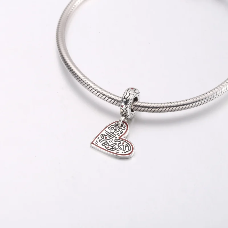 (zdjęcie do) Keith Haring™ x Pandora Zawieszka z motywem kreskówkowym „Ludzie” w kształcie se - Wyświetl 4