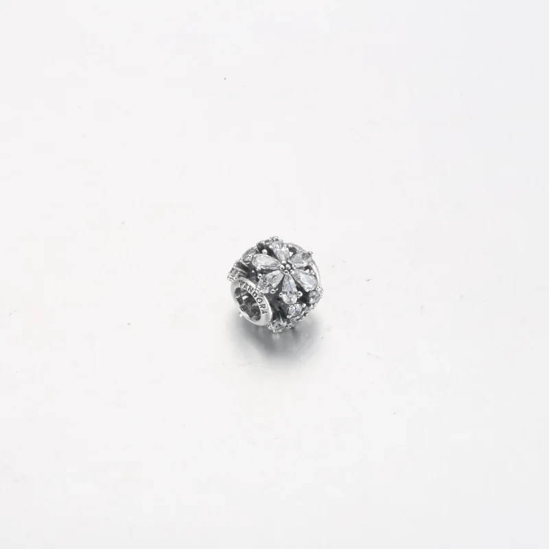 (zdjęcie do) Okrągła zawieszka w kształcie świetlistego zielnika Pandora - 792383C01 - Wyświetl 4