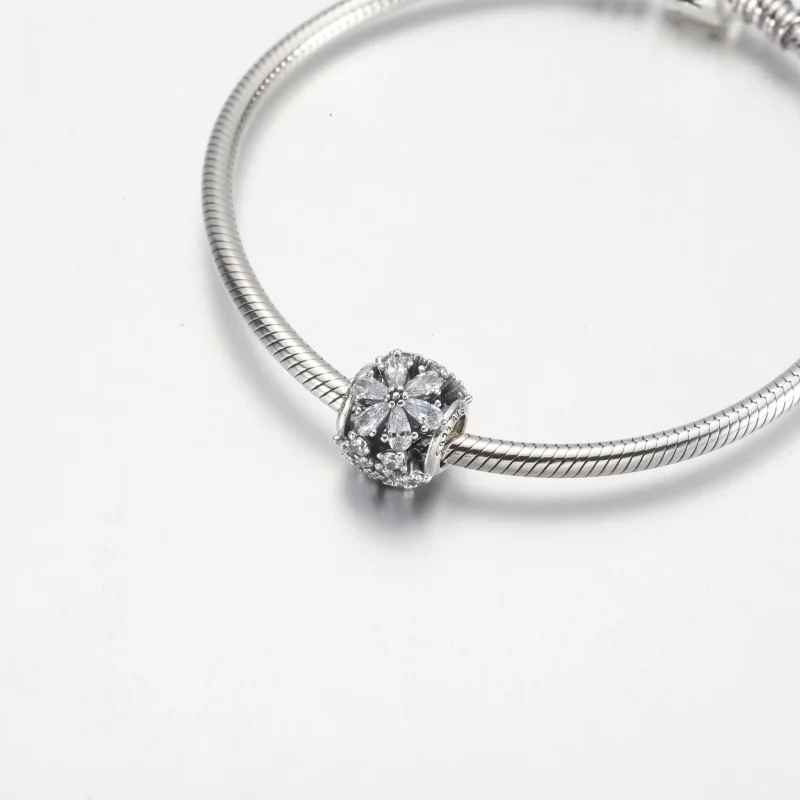 (zdjęcie do) Okrągła zawieszka w kształcie świetlistego zielnika Pandora - 792383C01 - Wyświetl 5