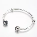 Otwarta bransoletka Pandora Moments Star Wars™ z logo jasnej i ciemnej strony - 591139C01