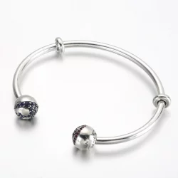 Otwarta bransoletka Pandora Moments Star Wars™ z logo jasnej i ciemnej strony - 591139C01
