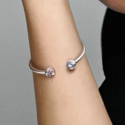Otwarta bransoletka Pandora Moments Star Wars™ z logo jasnej i ciemnej strony - 591139C01