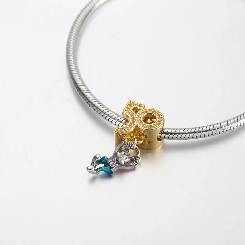 (zdjęcie do) Pandora Disney Parks Wisząca zawieszka z okazji 50. rocznicy Myszki Miki - 76959 - Wyświetl 6
