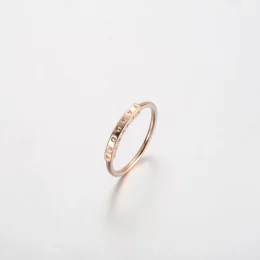 Pierścień identyfikacyjny Pandora Signature Pavé - 182283C01