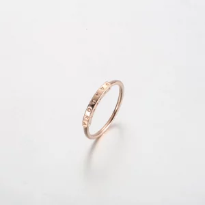 Pierścień identyfikacyjny Pandora Signature Pavé - 182283C01