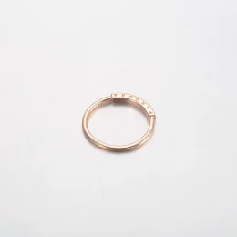 Pierścień identyfikacyjny Pandora Signature Pavé - 182283C01