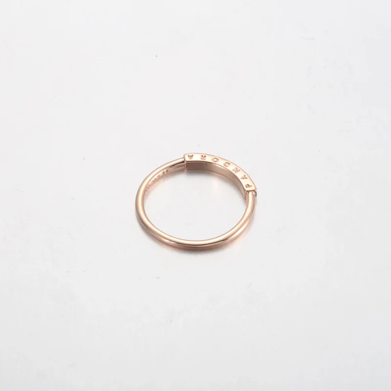 (zdjęcie do) Pierścień identyfikacyjny Pandora Signature Pavé - 182283C01 - Wyświetl 4