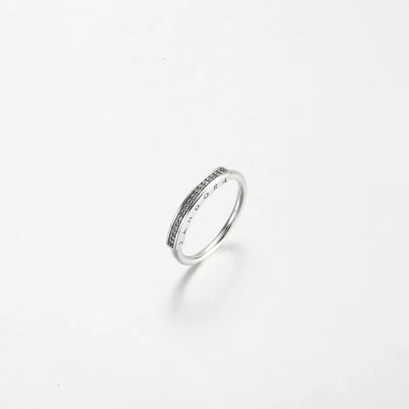 (zdjęcie do) Pierścień identyfikacyjny Pandora Signature Pavé - 192283C01 - Wyświetl 2