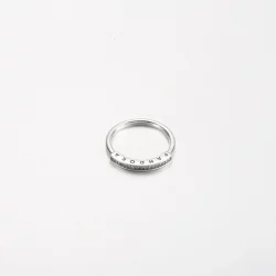 Pierścień identyfikacyjny Pandora Signature Pavé - 192283C01