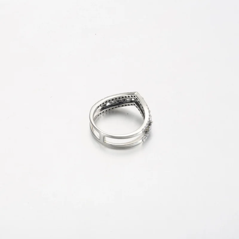 (zdjęcie do) Pierścień Pandora Sparkling Marquise z podwójnymi wahaczami - 199095C01 - Wyświetl 4