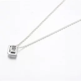 Prostokątny, błyszczący naszyjnik Pandora Halo Collier - 392388C01