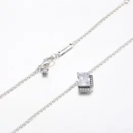 Prostokątny, błyszczący naszyjnik Pandora Halo Collier - 392388C01