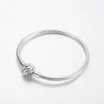 Srebrna bransoletka Pandora z łańcuszkiem typu Snake i zapięciem na węzeł miłosny - 592422C00