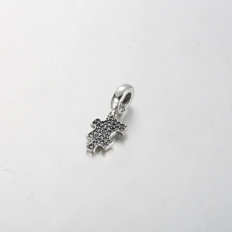 (zdjęcie do) Wisząca zawieszka Pandora Sparkling Puzzle Piece - 792241C01 - Wyświetl 2