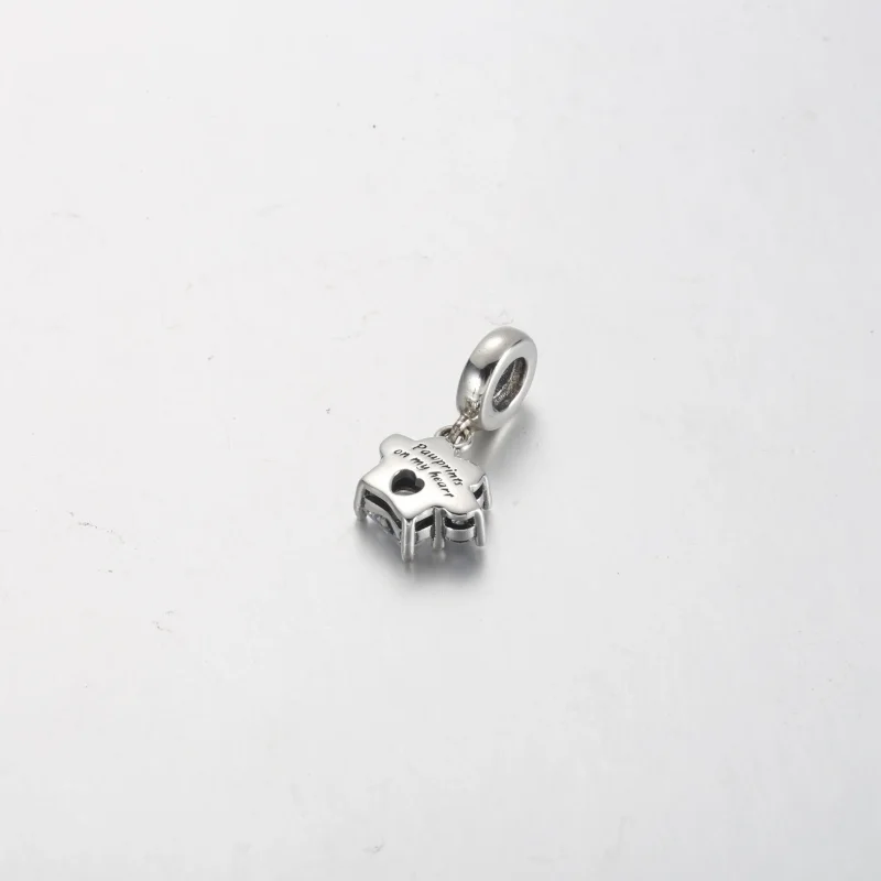 (zdjęcie do) Wisząca zawieszka Pandora Sparkling z nadrukiem łapy zwierzaka - 792247C01 - Wyświetl 3
