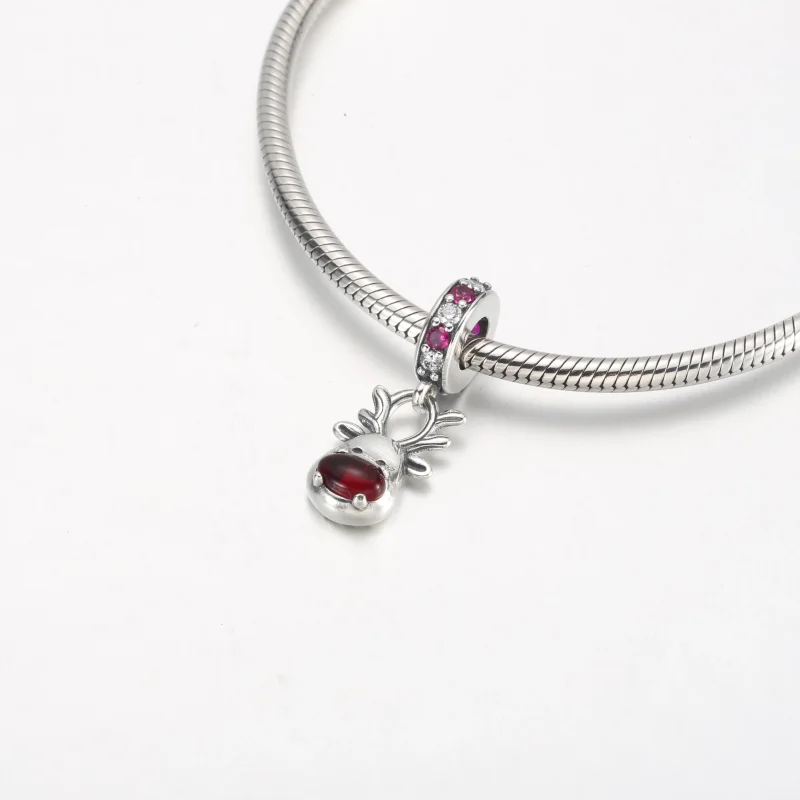 (zdjęcie do) Wisząca zawieszka Pandora z czerwonym noskiem i reniferem Murano - 792330C01 - Wyświetl 4