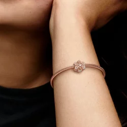 Świąteczna zawieszka w kształcie płatka śniegu Pandora - 782378C01