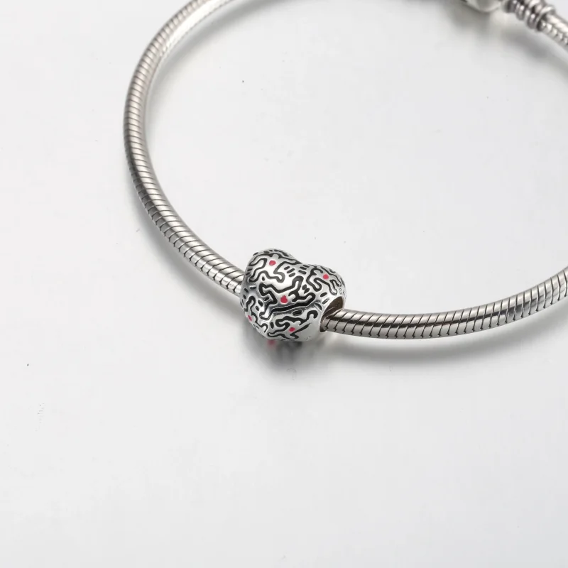 (zdjęcie do) Zawieszka Keith Haring™ x Pandora Line Art People - 792224C01 - Wyświetl 5