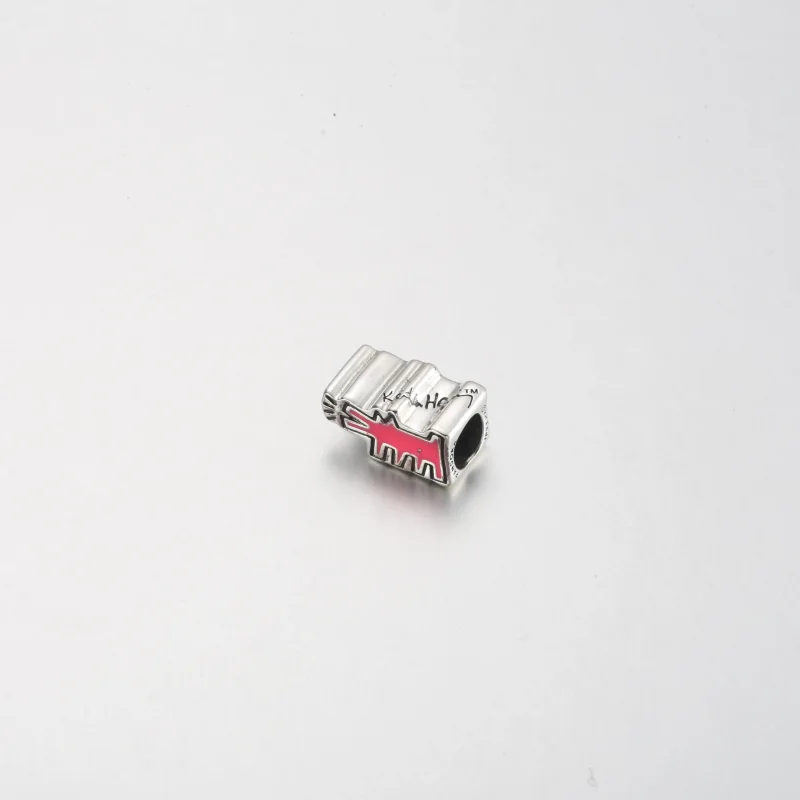 (zdjęcie do) Zawieszka Keith Haring™ x Pandora Szczekający pies - 792218C01 - Wyświetl 2