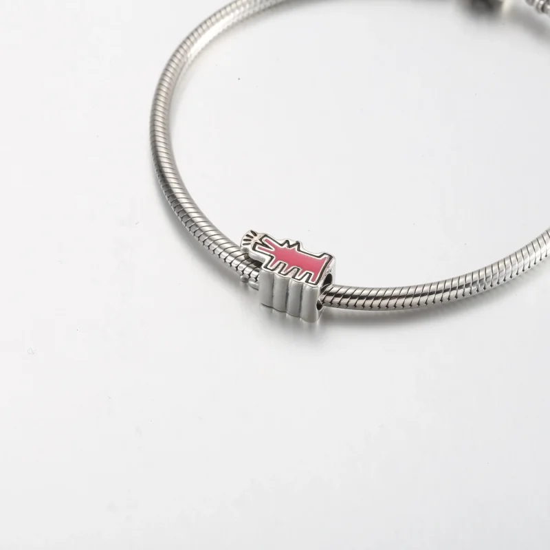 (zdjęcie do) Zawieszka Keith Haring™ x Pandora Szczekający pies - 792218C01 - Wyświetl 5