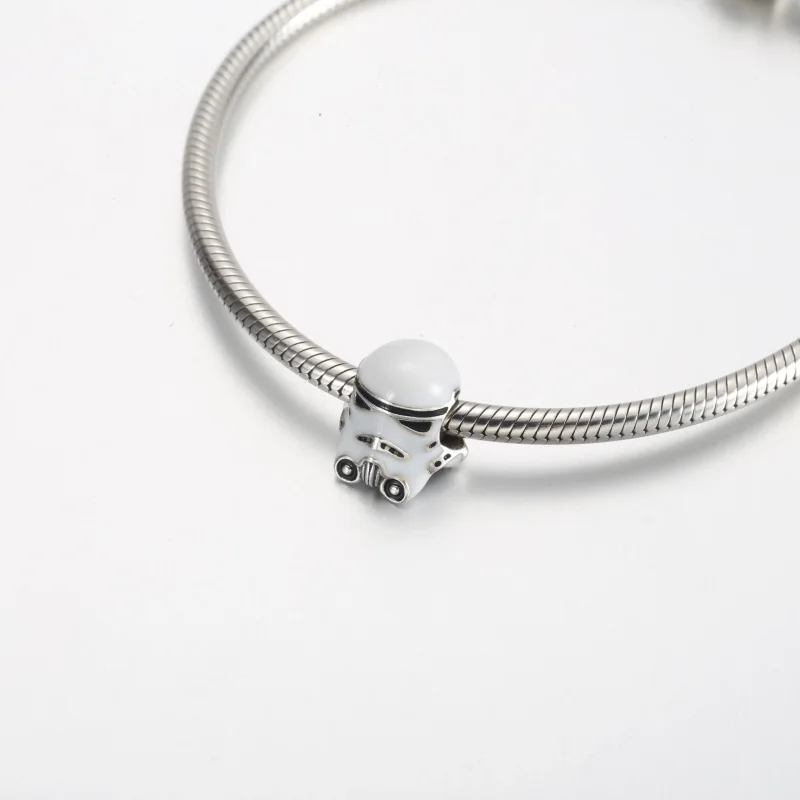(zdjęcie do) Zawieszka na hełm Pandora Star Wars™ Stormtrooper™ - 791454C01 - Wyświetl 5