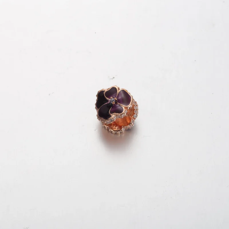 (zdjęcie do) Zawieszka Pandora w kolorze głębokiego fioletu z bratkiem - 780777C01 - Wyświetl 3