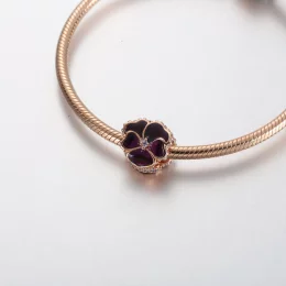 Zawieszka Pandora w kolorze głębokiego fioletu z bratkiem - 780777C01