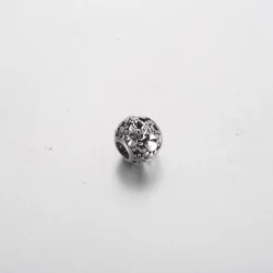 Zawieszka Pandora z futrzanym motywem serc i łapek - 792248C00