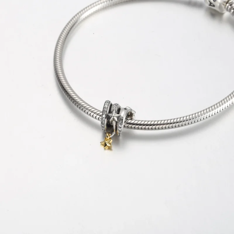 (zdjęcie do) Zawieszka spiralna Pandora ze spadającą gwiazdą - 762206C01 - Wyświetl 5