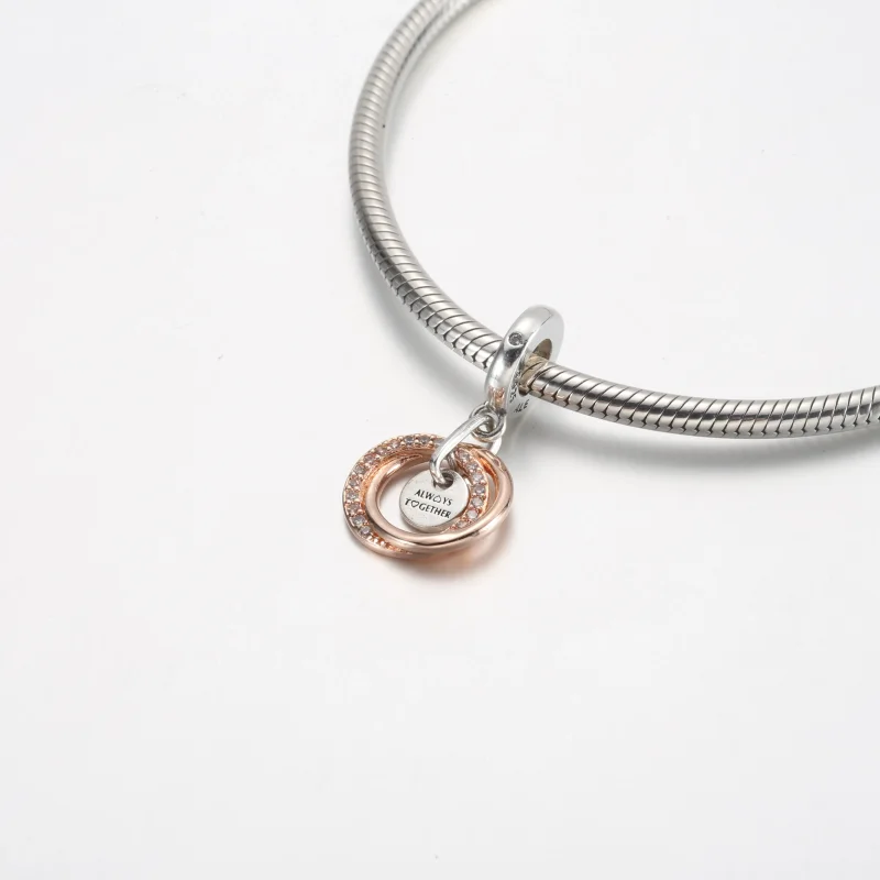 (zdjęcie do) Zawieszka z motywem rodziny Pandora, zawsze otoczona - 780797C01 - Wyświetl 4