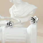 Trójwymiarowy wisiorek w stylu PANDORA w kształcie róży - SCC2705