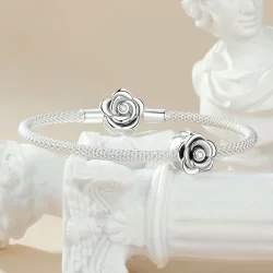 Trójwymiarowy wisiorek w stylu PANDORA w kształcie róży - SCC2705