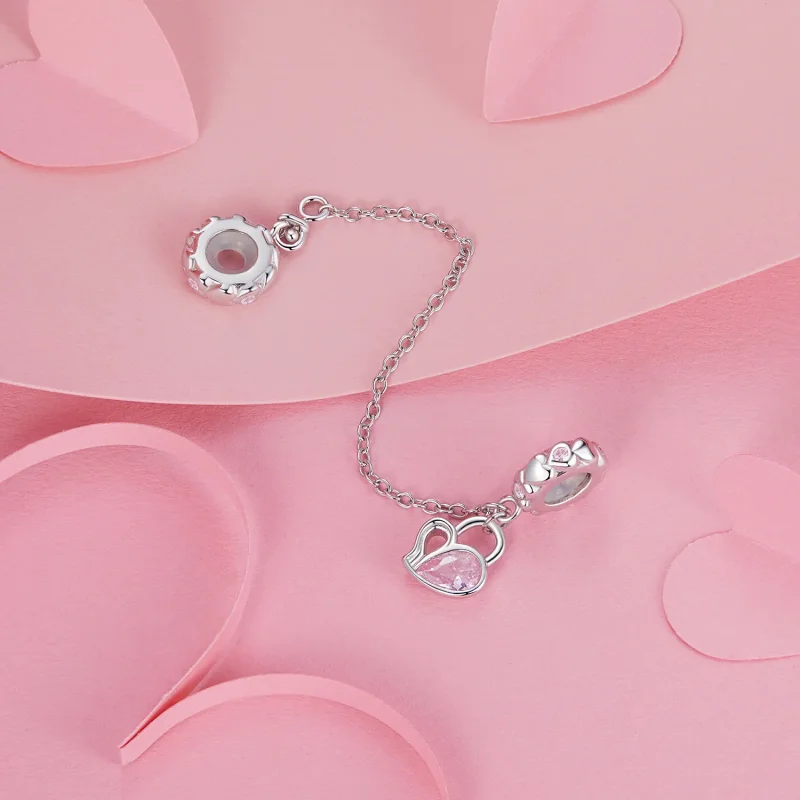 (zdjęcie do) Łańcuszek zabezpieczający w stylu Lover Heart Lock PANDORA - BSC975 - Wyświetl 2