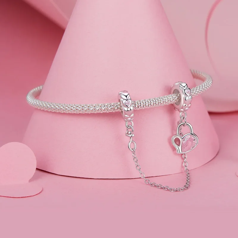 (zdjęcie do) Łańcuszek zabezpieczający w stylu Lover Heart Lock PANDORA - BSC975 - Wyświetl 3