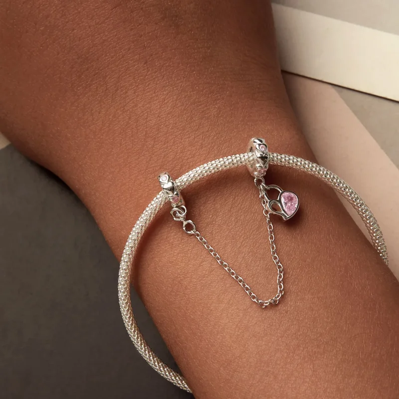 (zdjęcie do) Łańcuszek zabezpieczający w stylu Lover Heart Lock PANDORA - BSC975 - Wyświetl 6