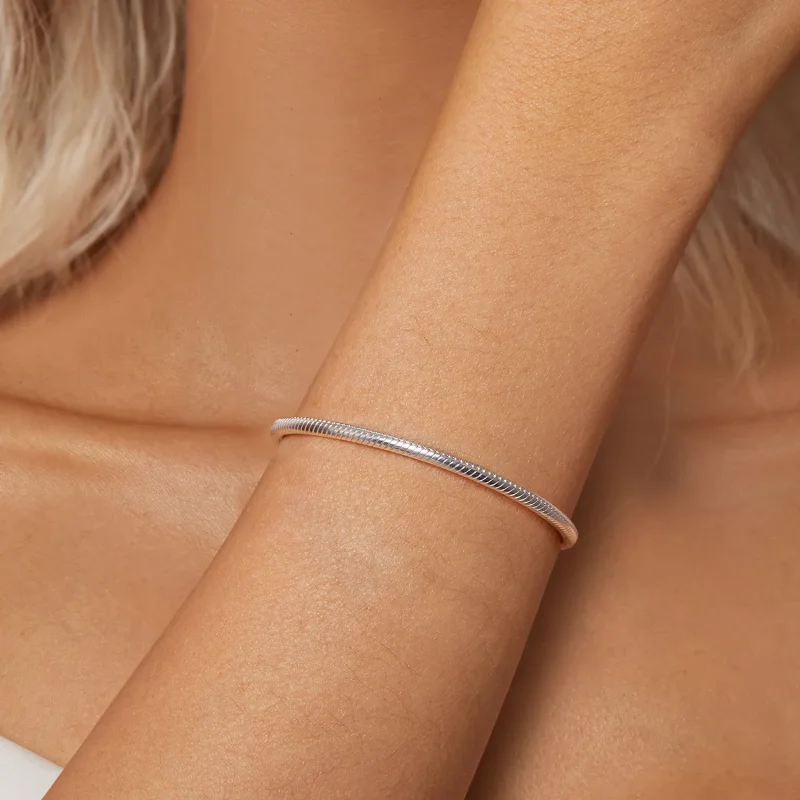 (zdjęcie do) Podstawowa bransoletka PANDORA Style Forever Love z kością węża - SCB272 - Wyświetl 9