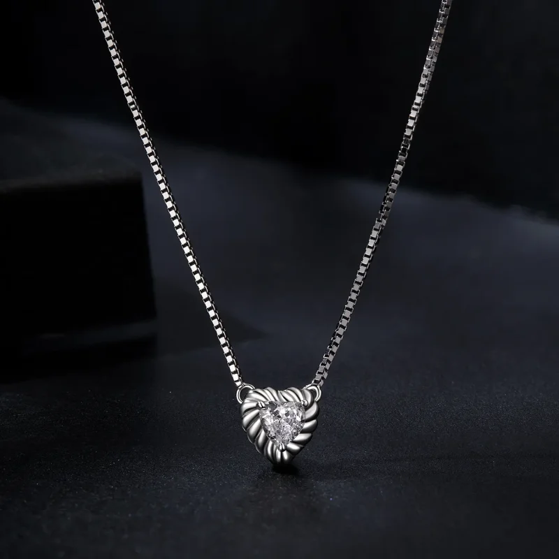 (zdjęcie do) Wykwintny naszyjnik z Moissanite w kształcie serca w kształcie serca PANDORA (je - Wyświetl 3