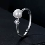 Pierścionek z perłą naturalną moissanit PANDORA Style (z jednym certyfikatem) - MSR053