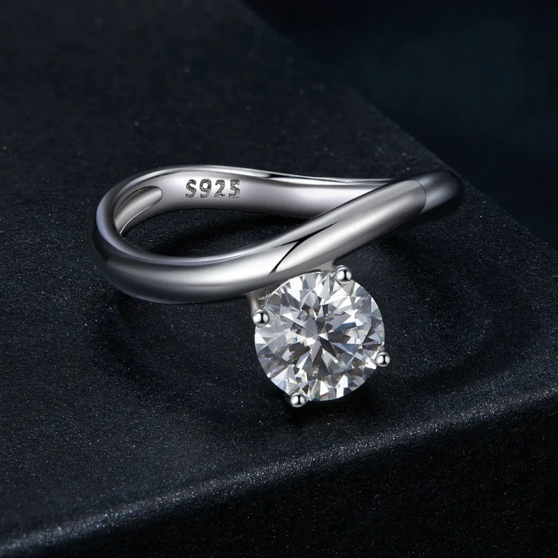 (zdjęcie do) Prosty pierścionek PANDORA Style 1-karatowy Moissanite (z jednym certyfikatem) - - Wyświetl 3