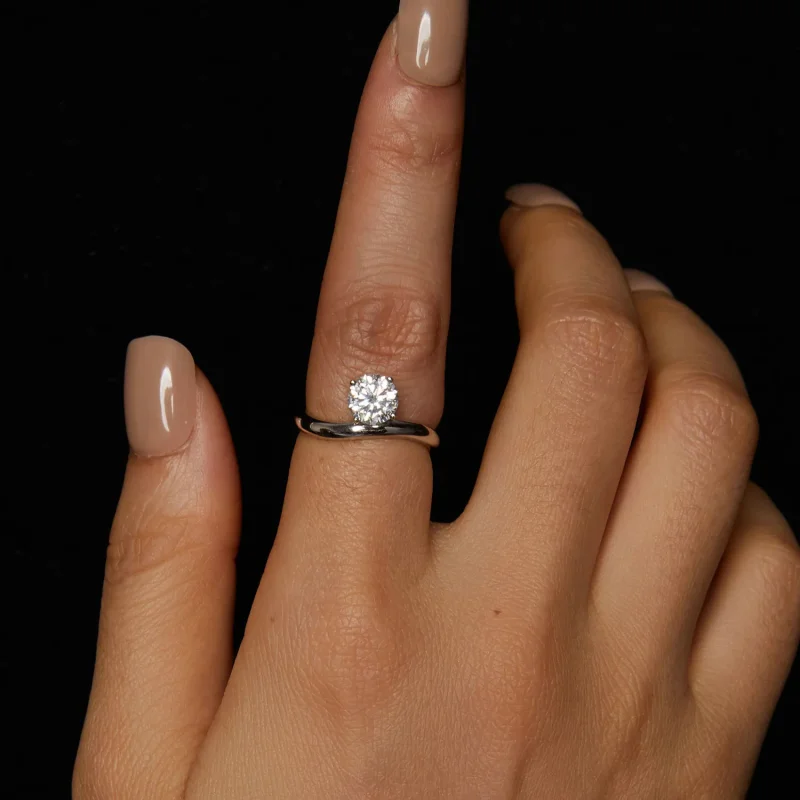 (zdjęcie do) Prosty pierścionek PANDORA Style 1-karatowy Moissanite (z jednym certyfikatem) - - Wyświetl 4