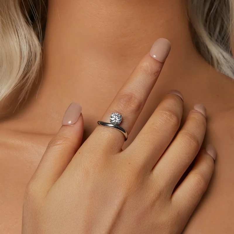 (zdjęcie do) Prosty pierścionek PANDORA Style 1-karatowy Moissanite (z jednym certyfikatem) - - Wyświetl 5
