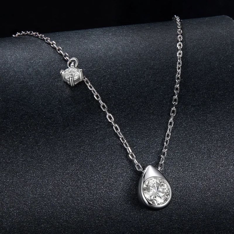 (zdjęcie do) Naszyjnik typu drop z moissanitem o masie 0,5 ct w stylu PANDORA (z jednym certy - Wyświetl 2