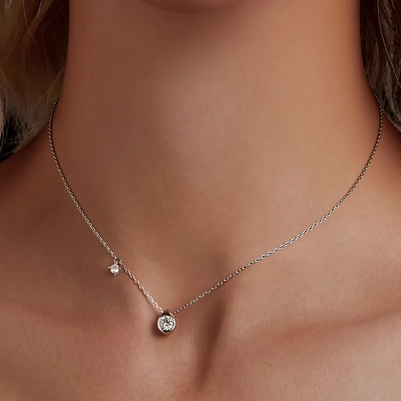 (zdjęcie do) Naszyjnik typu drop z moissanitem o masie 0,5 ct w stylu PANDORA (z jednym certy - Wyświetl 5